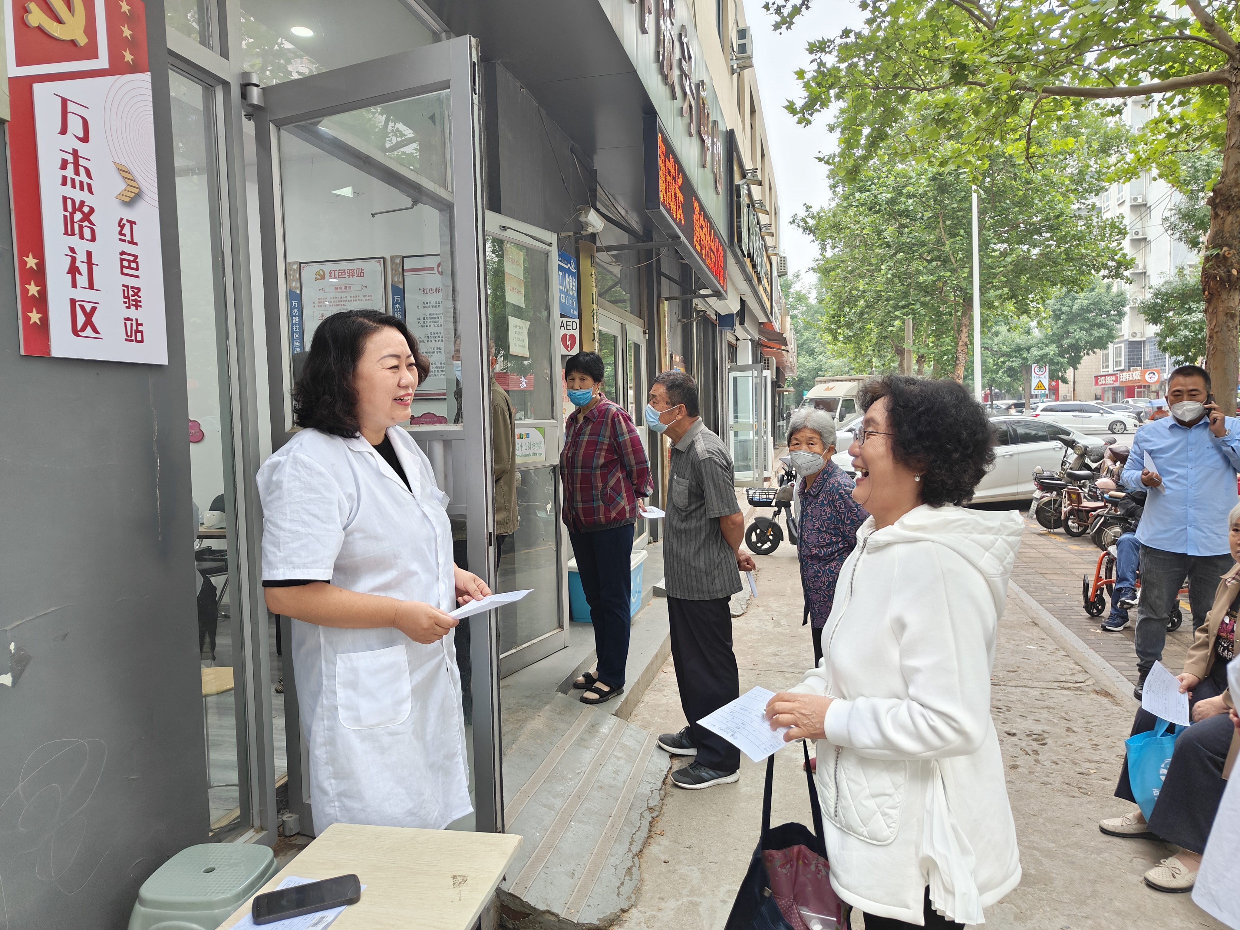 美德健康新生活｜爱心早餐＋礼品 保健知识不能少 淄博高新区健康“大礼包”构筑最美夕阳红(图4)