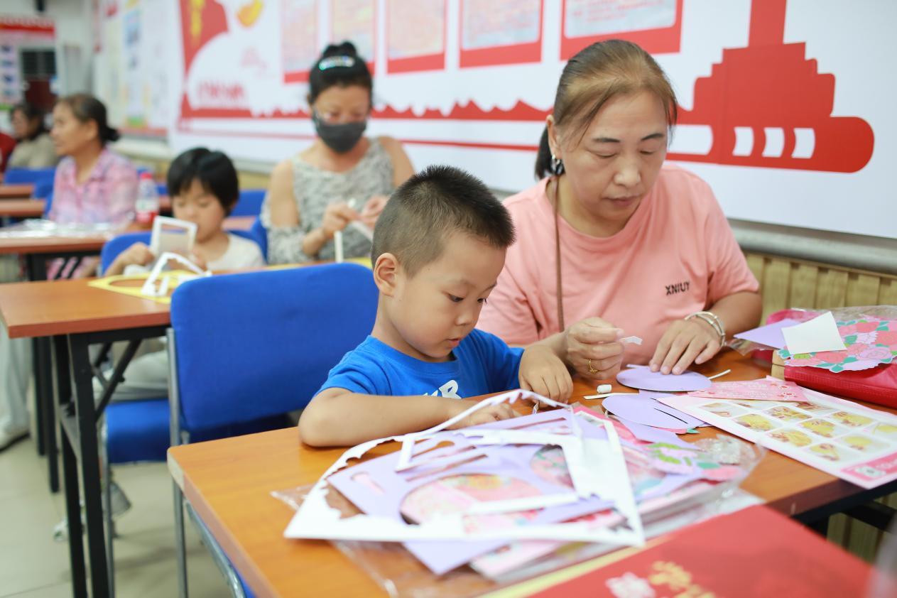 emc易倍：忽悠老人“扫码送礼品”背后竟藏着如此勾当！二人非法获利数万被采取刑事强制措施